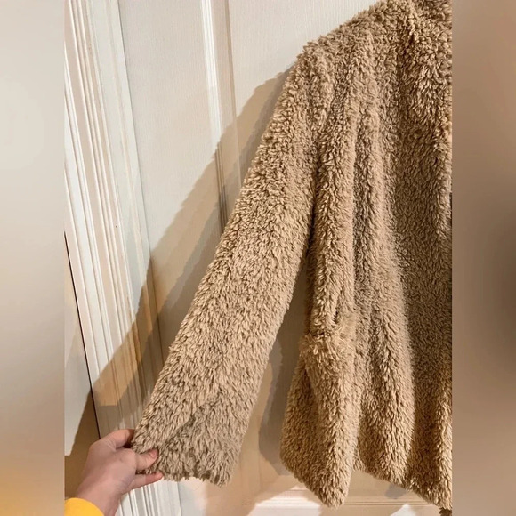 FINAL PRICE KENNETH COLE | Tan Teddy Jacket with Satin Lining - Picture 5 of 9